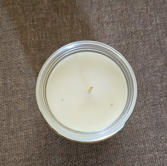 Bath & Body Works candle - Winter Candy Apple - Picture 3 of 3